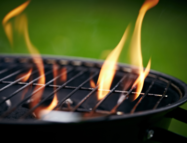 Grill mit Flammen
