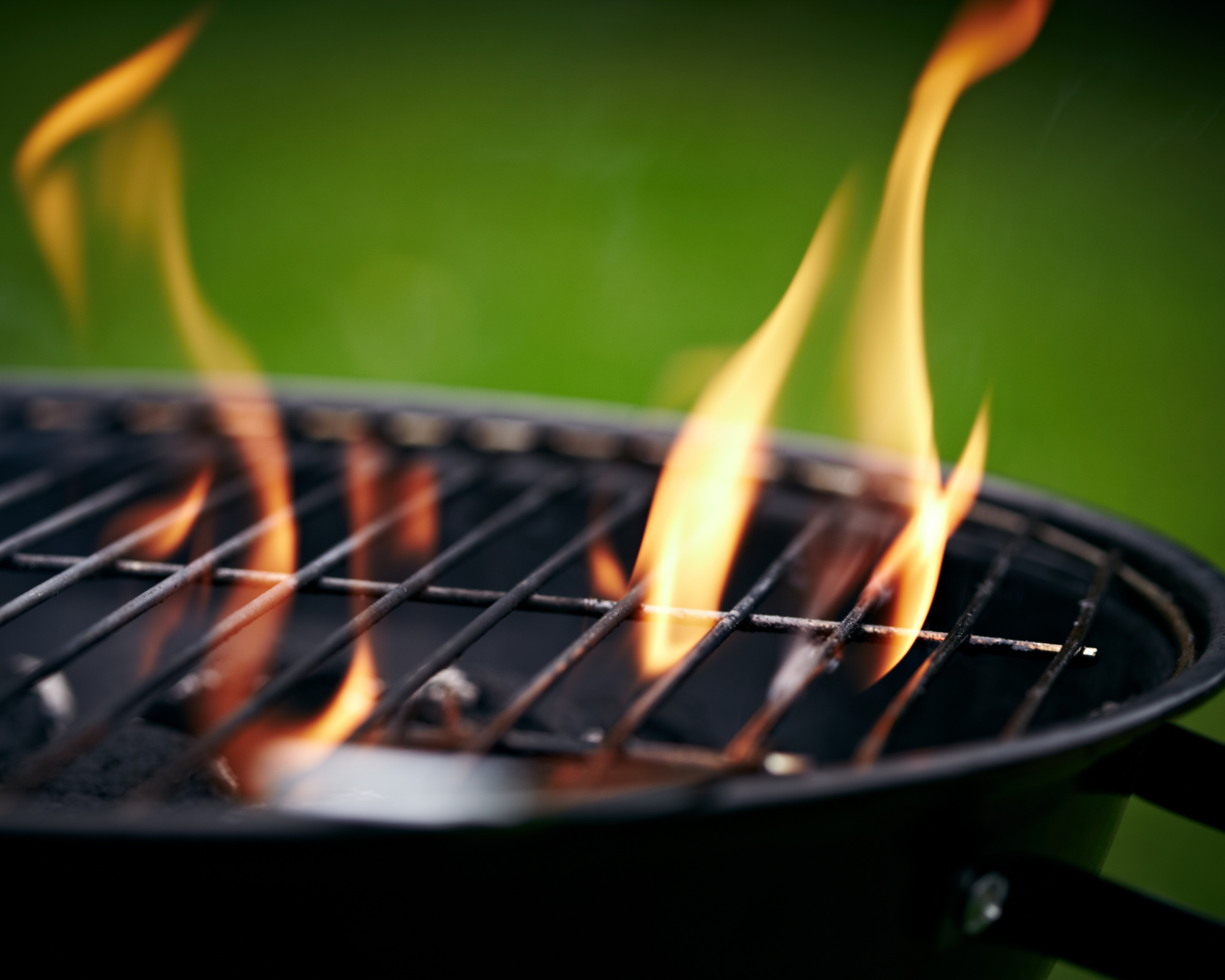 Grill mit Flammen
